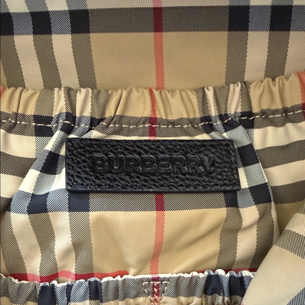 Burberry Black Nylon diaper Backpack with changing mat - Picture 2 of 6